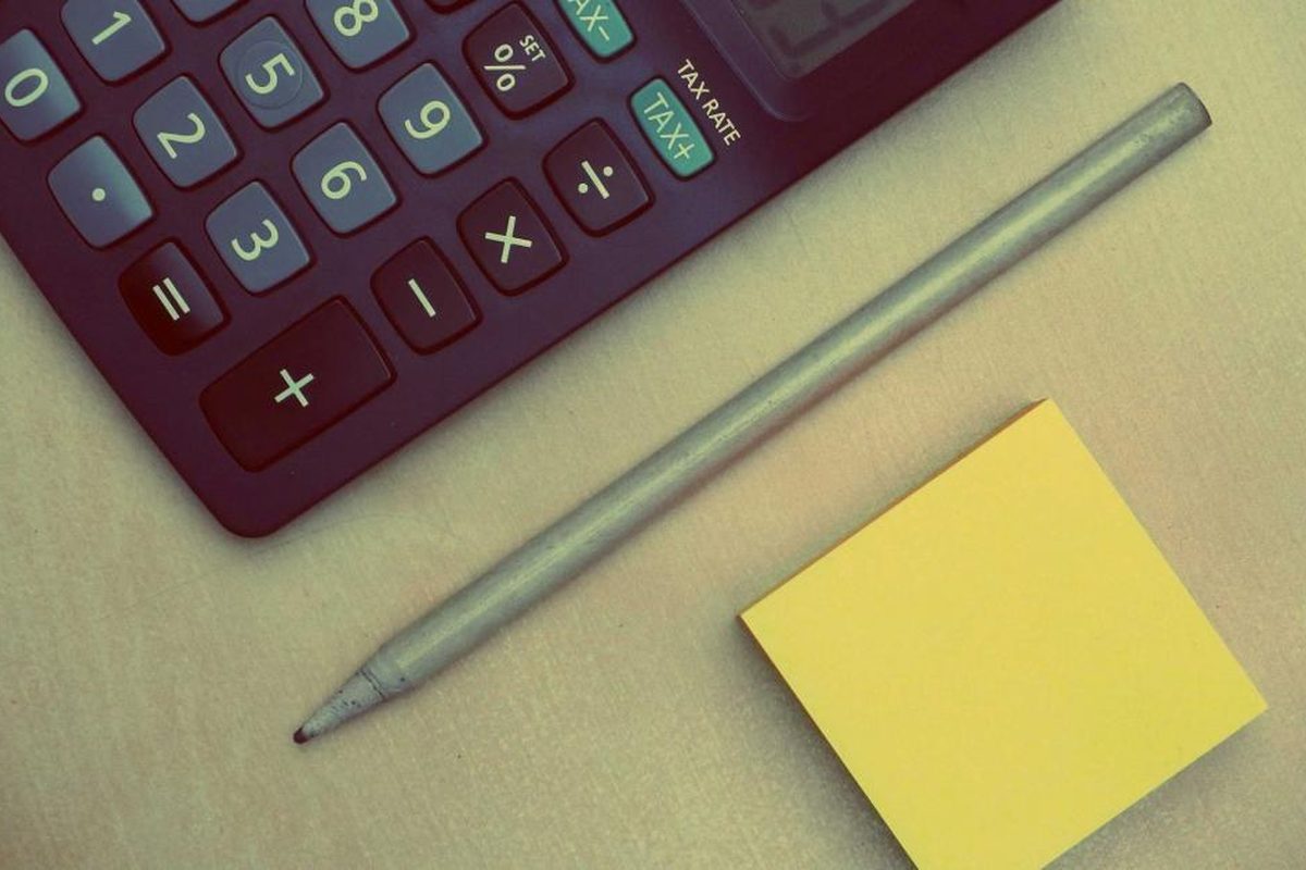 Calculator, notes and pencil laid out for tax planning